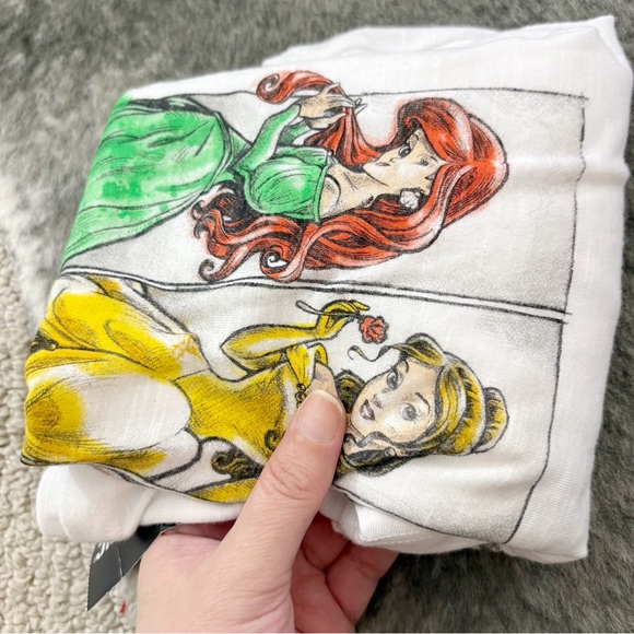 NWT Hot Topic Disney Renaissance Princess Panel T-Shirt XL - Picture 9 of 11